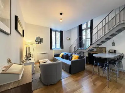 Coin salon dans l'établissement La Bourboule: Appartement T2 Duplex 3* Hyper Centre avec Parking - FR-1-608-233