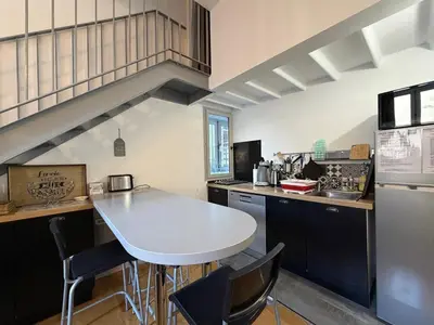 Cuisine ou kitchenette dans l'établissement La Bourboule: Appartement T2 Duplex 3* Hyper Centre avec Parking - FR-1-608-233