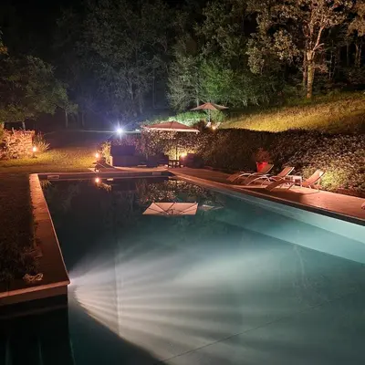 Piscine de l'établissement Villa La Cayrouse Piscine Tennis Boulodrome ou située à proximité