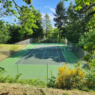 Tennis ou squash au sein de la villa ou à proximité