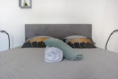 Un ou plusieurs lits dans un hébergement de l'établissement Le Pied à Terre d'Ernest, Terrasse-Calme-Cosy