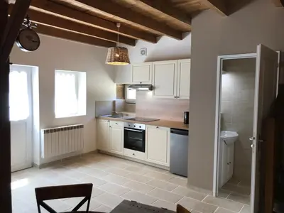 Cuisine ou kitchenette dans l'établissement Gîtes Le Fer A Cheval Vassivière