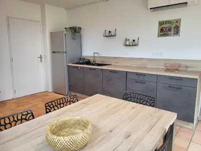 Cuisine ou kitchenette dans l'établissement Gîte Lomegaja 10 personnes proche Lascaux et Sarlat