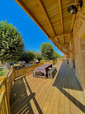 Balcon ou terrasse dans l'établissement Gîte Lomegaja 10 personnes proche Lascaux et Sarlat