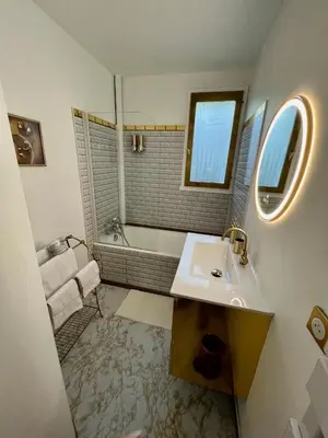 Salle de bains dans l'établissement Cocon proche CHU-EMAILLEURS