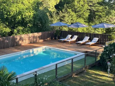 Piscine de l'établissement Gîte Dordogne Périgord ou située à proximité