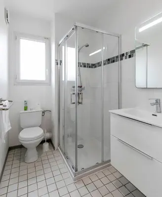 Salle de bains dans l'établissement Apparts Confort 87