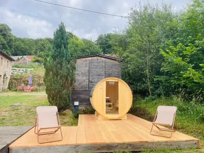 Jardin de l'établissement La petite Maison du Bonheur & Jacuzzi