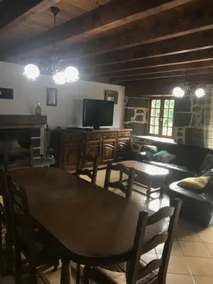 Télévision ou salle de divertissement dans l'établissement La Résidence de Marie