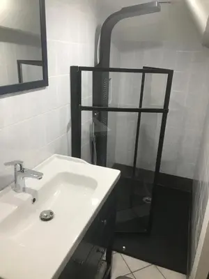 Salle de bains dans l'établissement La Résidence de Marie