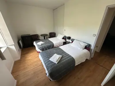 Un ou plusieurs lits dans un hébergement de l'établissement Charmant appartement RDC familial ou pour le travail