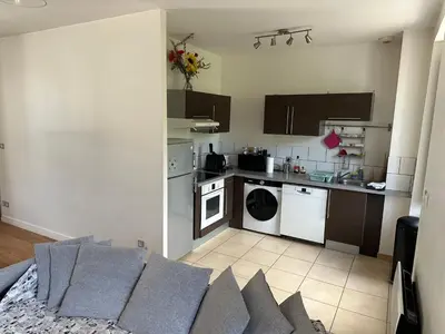 Cuisine ou kitchenette dans l'établissement Charmant appartement RDC familial ou pour le travail