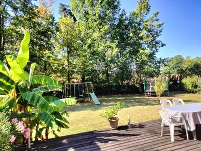 Jardin de l'établissement Maison du rieu 8 personnes