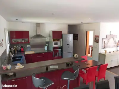 Cuisine ou kitchenette dans l'établissement Maison du rieu 8 personnes