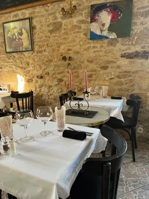 Restaurant ou autre lieu de restauration dans l'établissement Hôtellerie de l'Abbaye Saint Amand