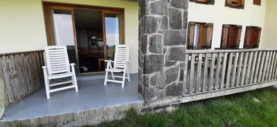 Balcon ou terrasse dans l'établissement Le 108C les matins du sancy