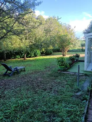 Jardin de l'établissement Entre Puy-de-Dôme et Corrèze Appartement pour 4 personnes avec terrasse et jardin