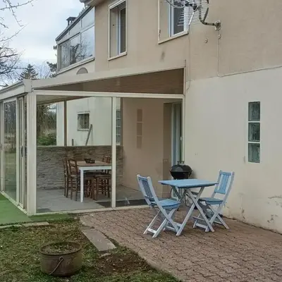 Entre Puy-de-Dôme et Corrèze Appartement pour 4 personnes avec terrasse et jardin