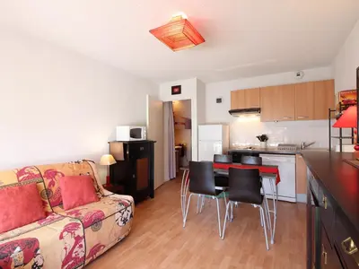 Cuisine ou kitchenette dans l'établissement T3 avec terrasse, 2 parkings, au Mont-Dore - FR-1-608-235