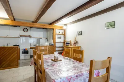 Cuisine ou kitchenette dans l'établissement Gite Les Marmottes