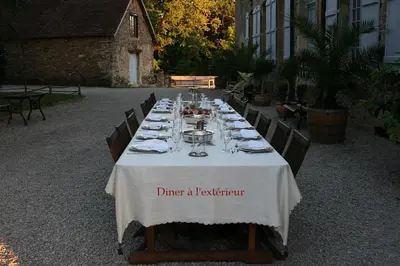 Restaurant ou autre lieu de restauration dans l'établissement Château de La Grèze