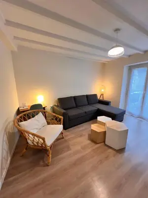 Coin salon dans l'établissement Appartement RDC 9 personnes, 2 chambres, wifi, proche du centre