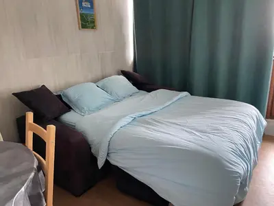 Un ou plusieurs lits dans un hébergement de l'établissement Appartement 4 pers Tour de la Biche skis aux pieds
