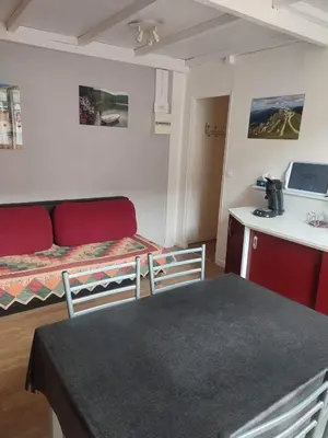 Coin salon dans l'établissement Villa Les Lutins