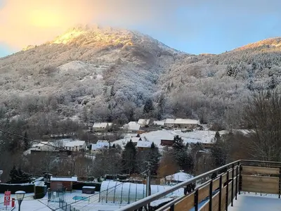 Vue générale sur la montagne ou vue sur la montagne depuis la maison de vacances