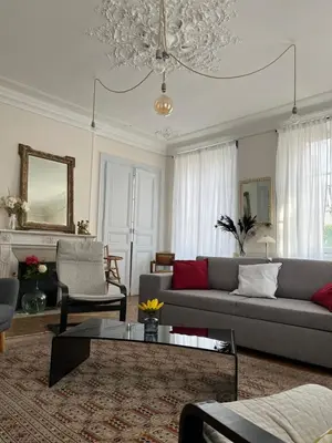 Coin salon dans l'établissement La Villa Louana 1 Appartement 160m2 sobriété,élégance en cœur de ville