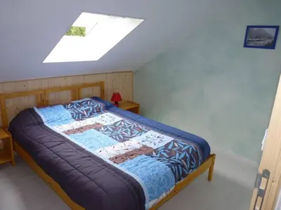 Un ou plusieurs lits dans un hébergement de l'établissement Maison lumineuse et spacieuse avec terrain