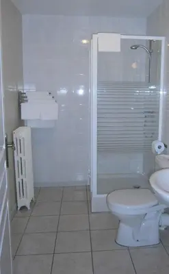 Salle de bains dans l'établissement Les Sources