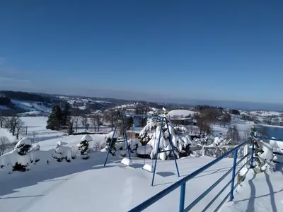 L'établissement Le lac, la neige,la vue en hiver