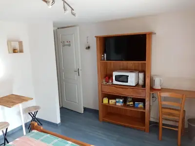Cuisine ou kitchenette dans l'établissement Chambre calme en correze