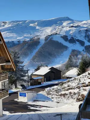 Vue générale sur la montagne ou vue sur la montagne depuis l'appartement