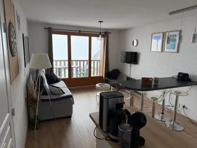 Télévision ou salle de divertissement dans l'établissement Appartement 2 pièces, les Chalets de Super-Besse
