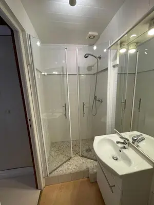 Salle de bains dans l'établissement Villa Prairie Mont-Dore Appartements