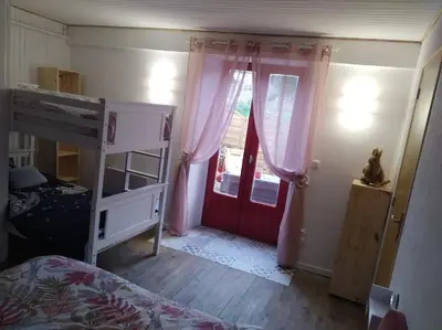 Un ou plusieurs lits dans un hébergement de l'établissement Appartement cozy maison Ed Den