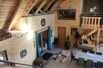 Restaurant ou autre lieu de restauration dans l'établissement Grand gite avec spa ouvert toute l'année : La grange de Loey