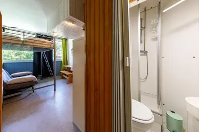 Salle de bains dans l'établissement Super Besse les grands horizons chez Lorenzo et Séverine