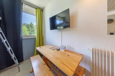 Télévision ou salle de divertissement dans l'établissement Super Besse les grands horizons chez Lorenzo et Séverine