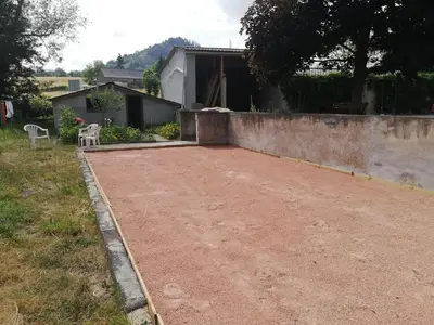 Plan de l'établissement Grand gite 14 personnes ,cour ,salle de jeux, proche du village , commerces