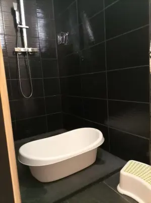 Salle de bains dans l'établissement Gîte l'estive du Clozel