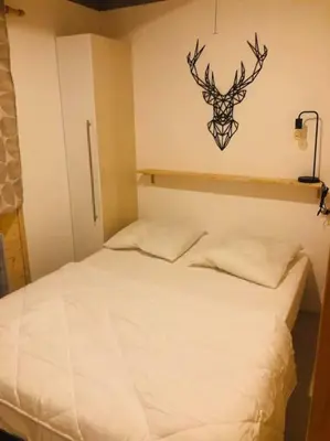Un ou plusieurs lits dans un hébergement de l'établissement Le 77 - chalet nature proche S.Besse
