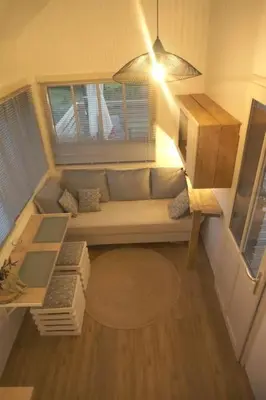 Coin salon dans l'établissement A LA BELLE ECORCE- tiny house