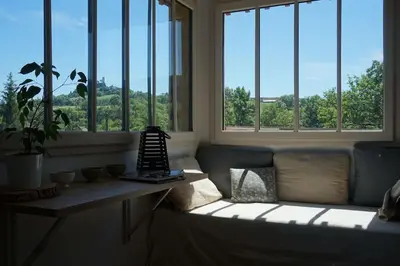 Coin salon dans l'établissement A LA BELLE ECORCE- tiny house