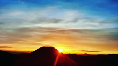Lever ou coucher de soleil vu de la tente de luxe ou à proximité