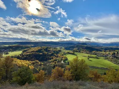 Paysage naturel près de la tente de luxe