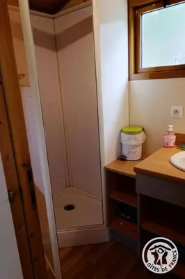 Salle de bains dans l'établissement Gîte Chalet n°1