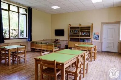 Télévision ou salle de divertissement dans l'établissement Gite ecole 4